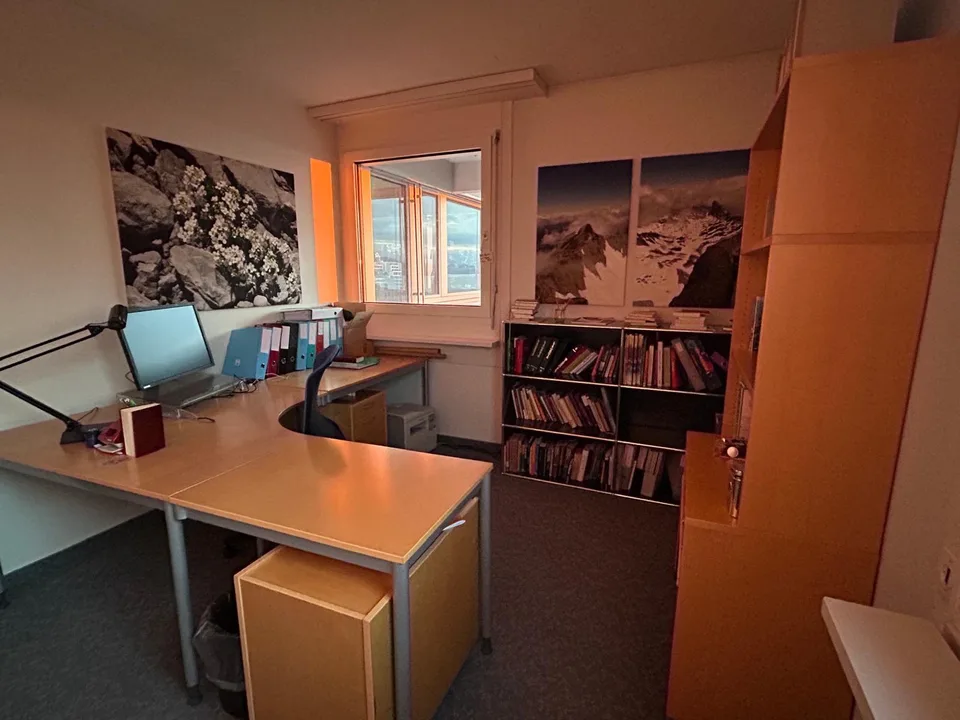 Repräsentativer Workspace über den Dächern von Zug