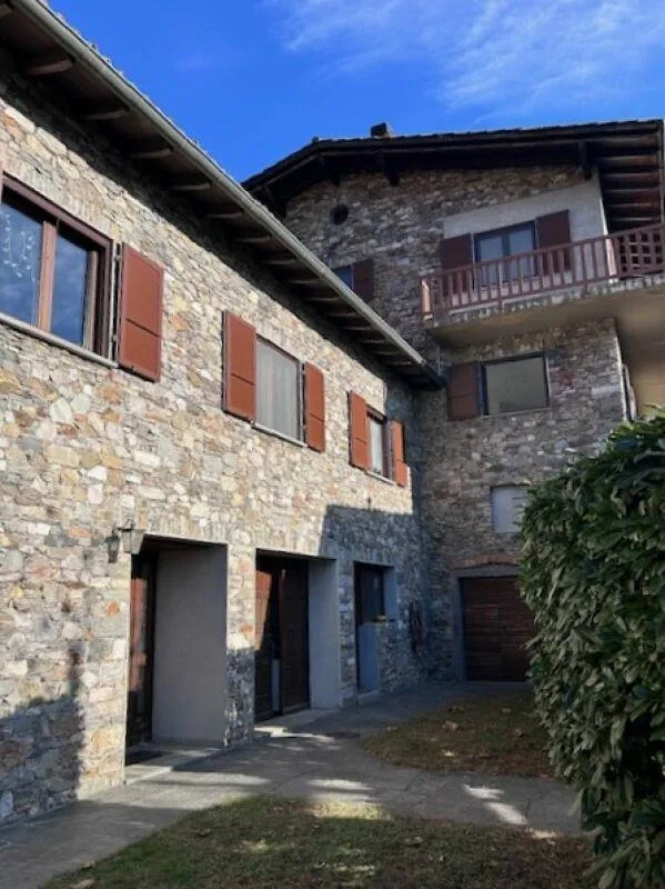 APPARTAMENTO 3.5 LOCALI CON GIARDINO AD USO ESCLUSIVO