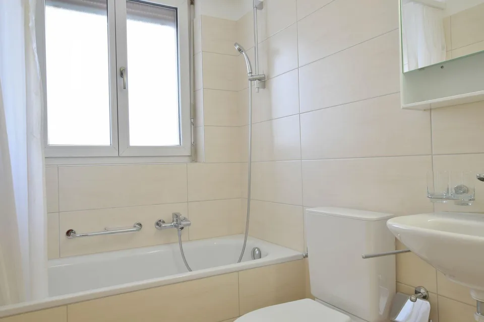 Affittasi luminoso 2.5 locali rinnovato | Bright renovated 2.5-room...
