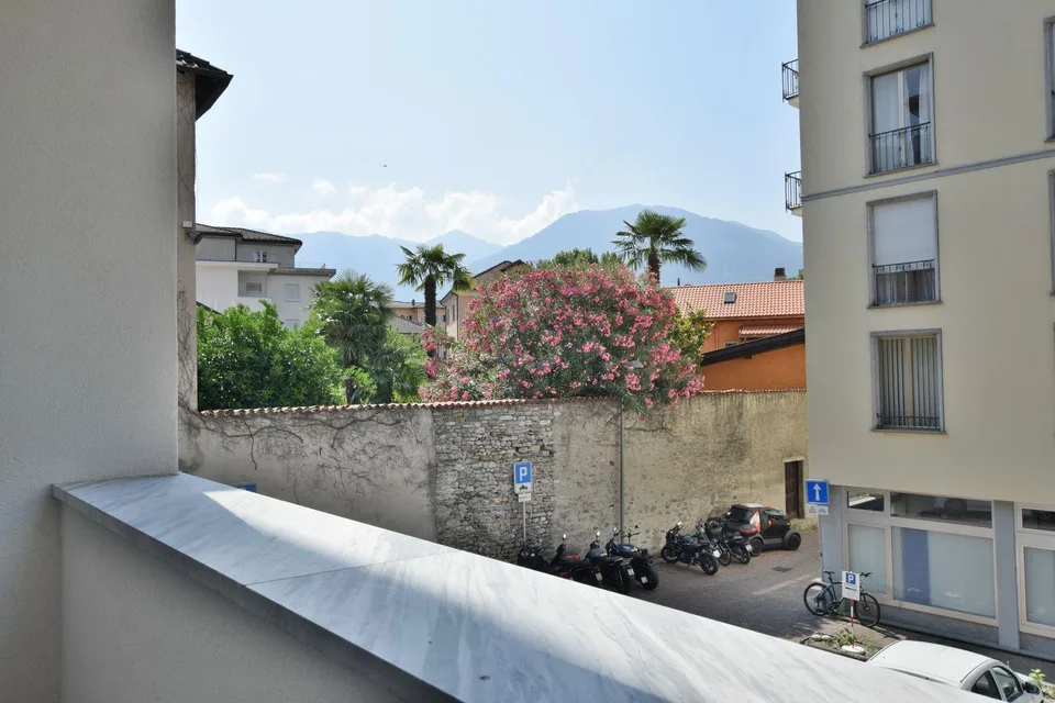 Affittasi luminoso 2.5 locali rinnovato | Bright renovated 2.5-room...