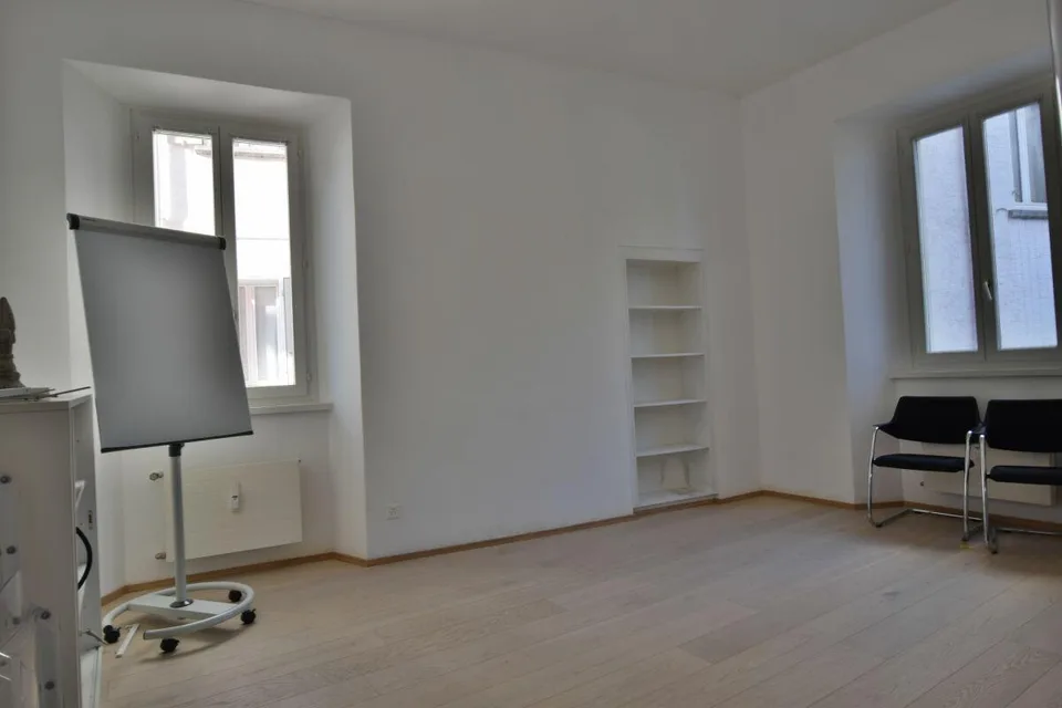 Affittasi spazioso ufficio | Spacious office for rent | Geräumiges ...