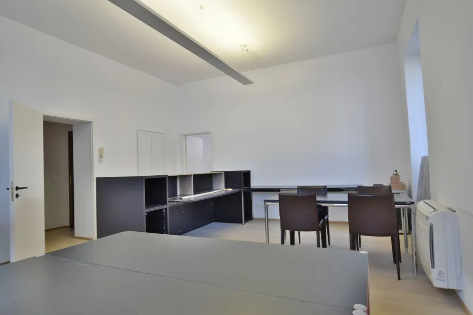 Affittasi spazioso ufficio | Spacious office for rent | Geräumiges ...