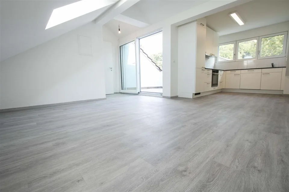 Moderne Dachwohnung mit ganz toller Aussicht!