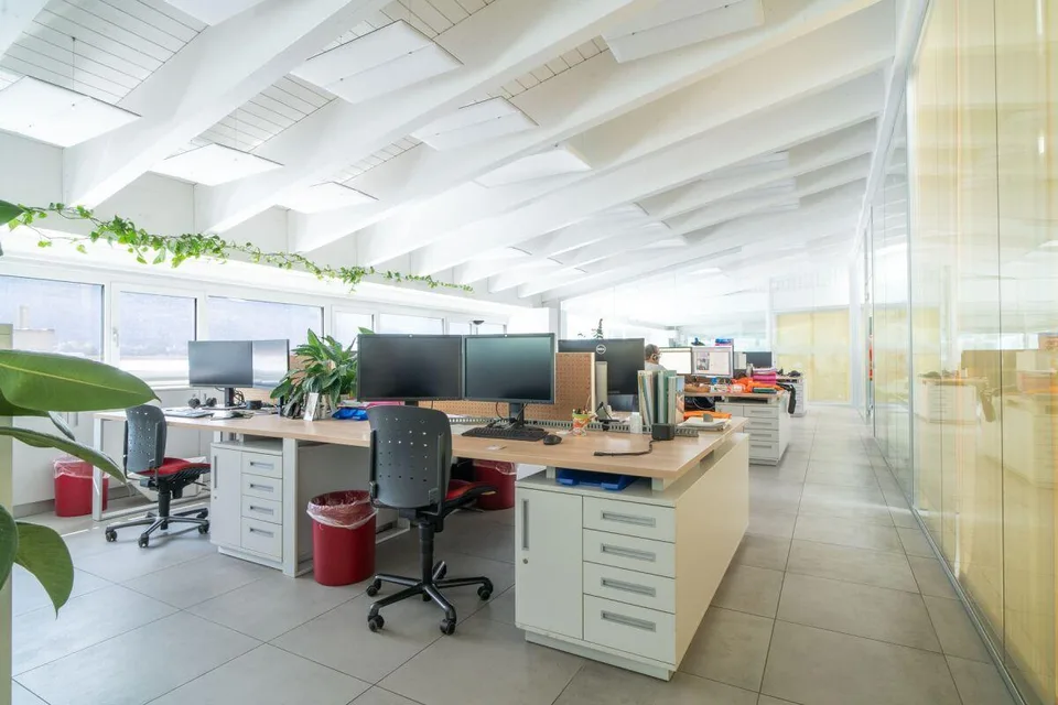 Modern offices for rent | Moderne Büros zu vermieten | Affittasi mo...