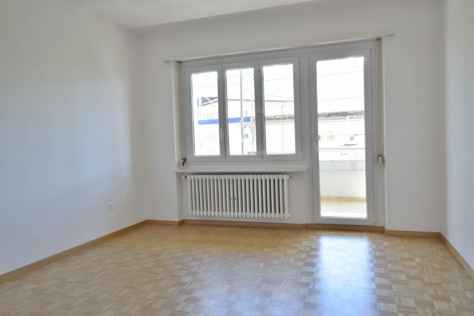 À louer appartement de 3,5 pièces partiellement rénové