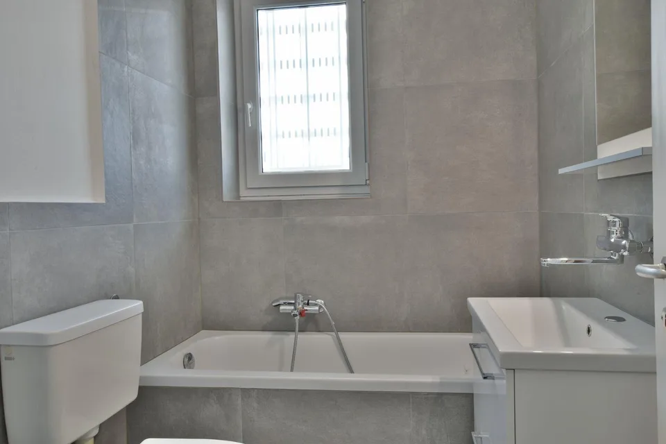 À louer appartement de 3,5 pièces partiellement rénové