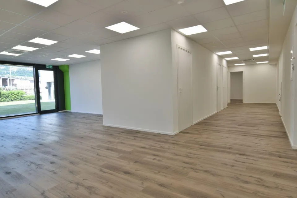 Affittasi spazio commerciale | Gewerbefläche zu vermieten | Commerc...
