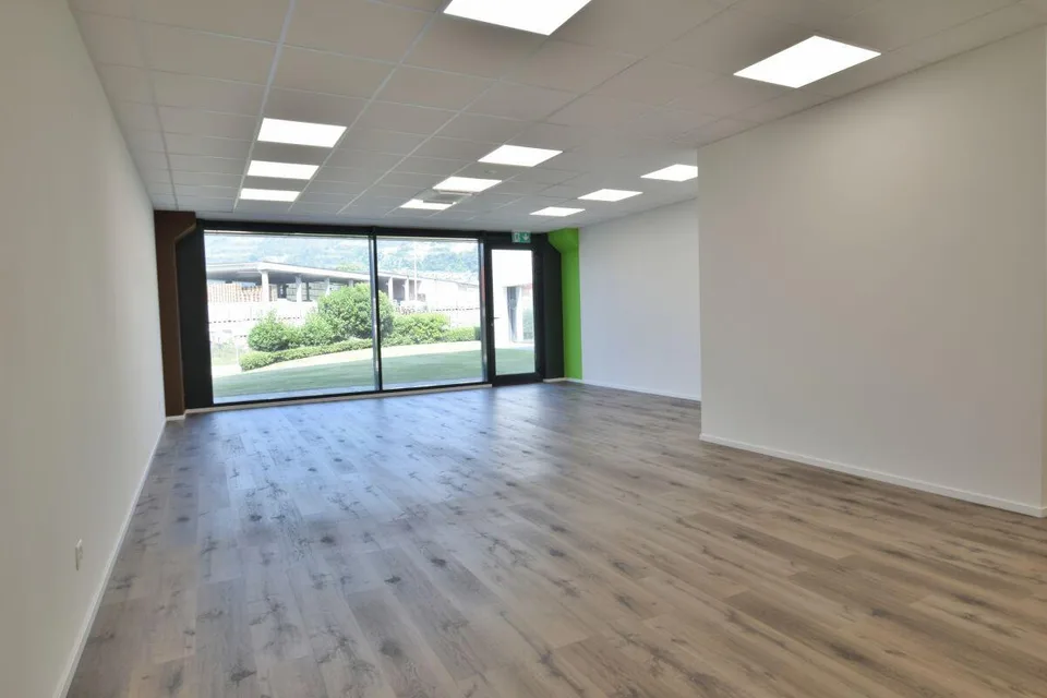 Affittasi spazio commerciale | Gewerbefläche zu vermieten | Commerc...