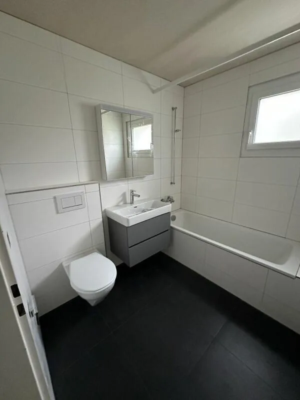 Teilsanierte Wohnung im Grünen mit Gartensitzplatz