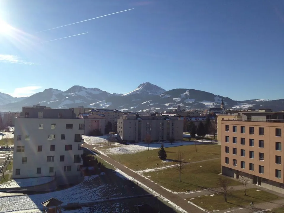 GRANDE TERRASSE ACCESSIBLE DEPUIS TOUTES LES PIECES !