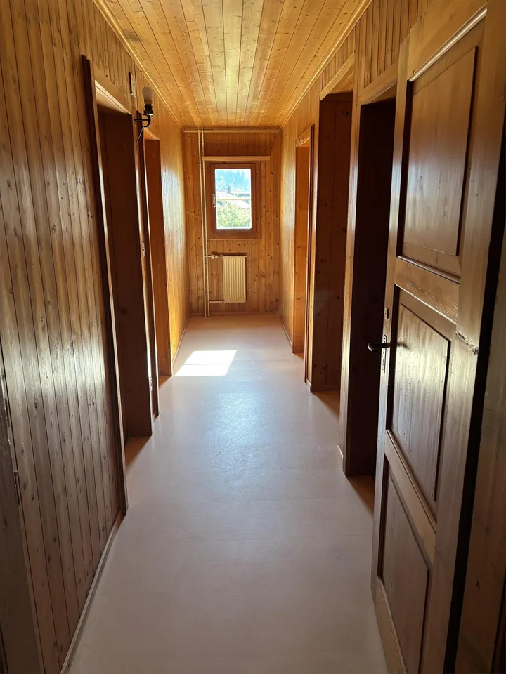 Grosszügige 4.5 Zimmer-Altbauwohnung mit grossem gedeckten Balkon