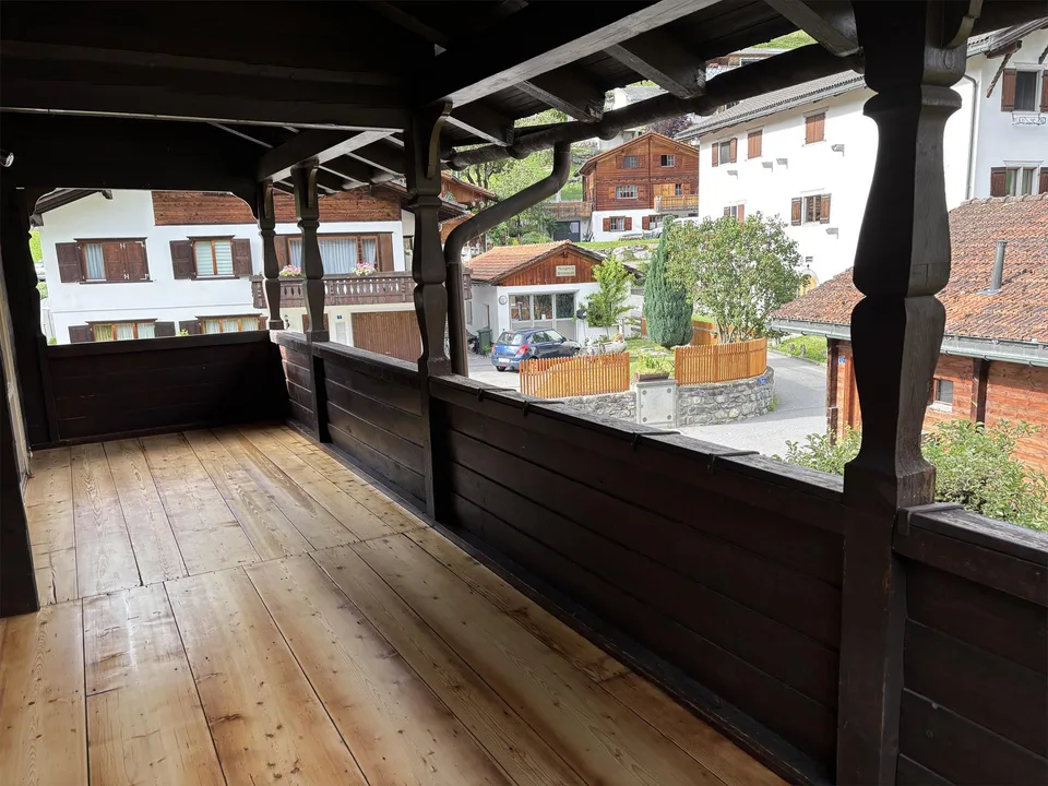 Grosszügige 4.5 Zimmer-Altbauwohnung mit grossem gedeckten Balkon
