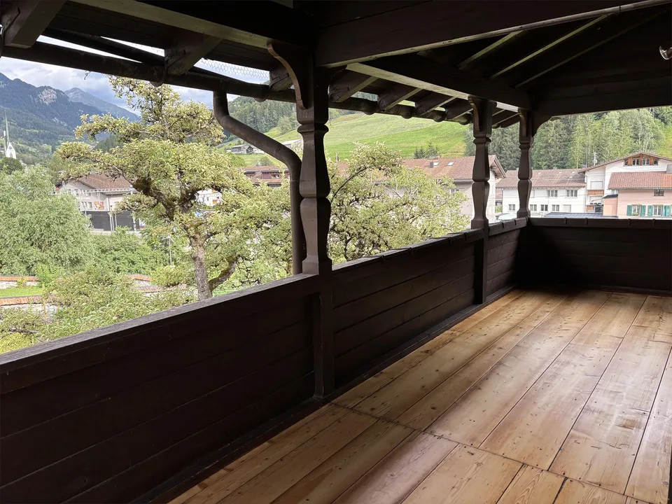 Grosszügige 4.5 Zimmer-Altbauwohnung mit grossem gedeckten Balkon