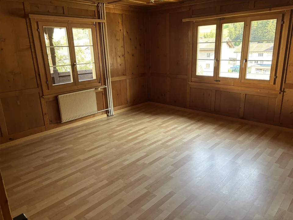 Grosszügige 4.5 Zimmer-Altbauwohnung mit grossem gedeckten Balkon