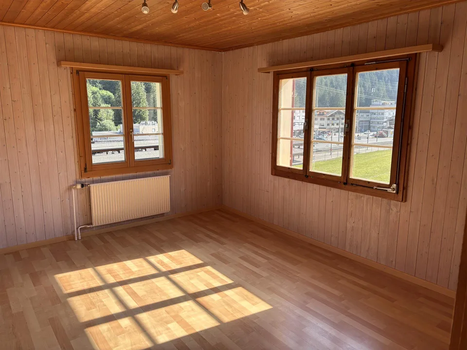 Grosszügige 4.5 Zimmer-Altbauwohnung mit grossem gedeckten Balkon