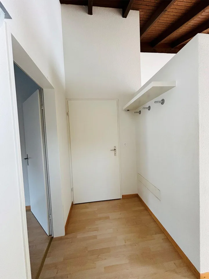 helle 2-Zimmer Dachwohnung in Unterägeri