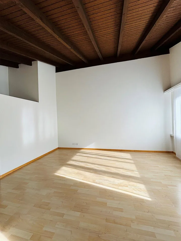 helle 2-Zimmer Dachwohnung in Unterägeri