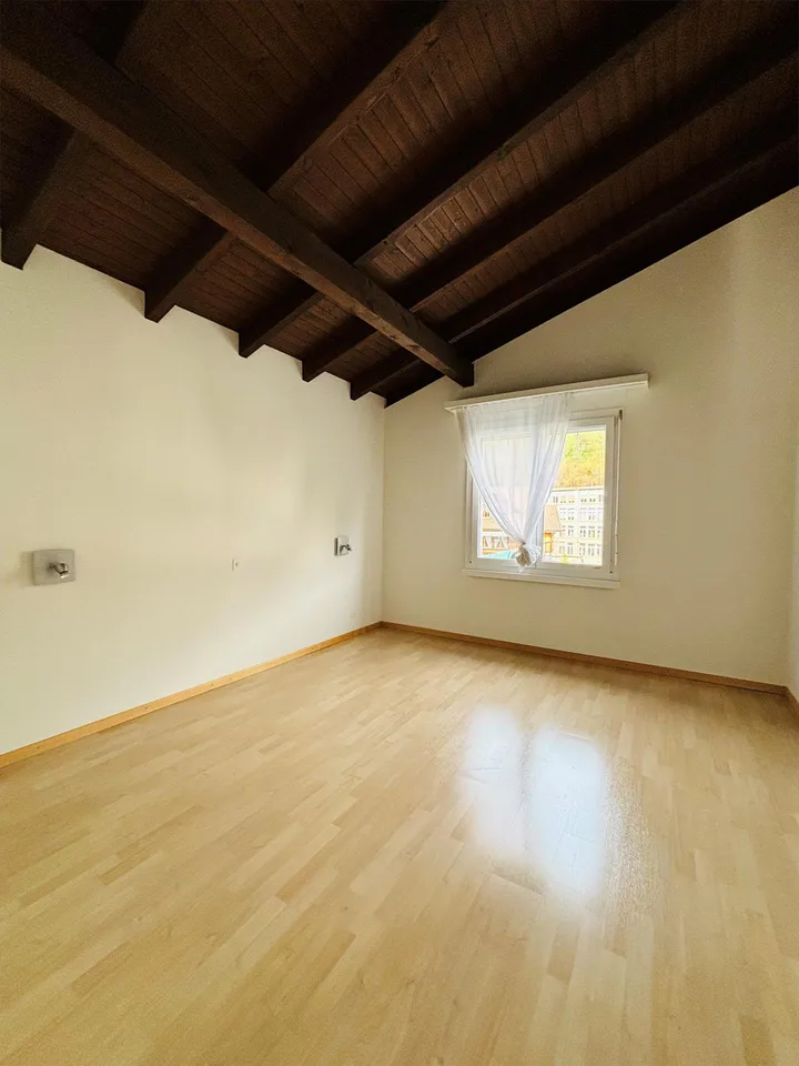 helle 2-Zimmer Dachwohnung in Unterägeri