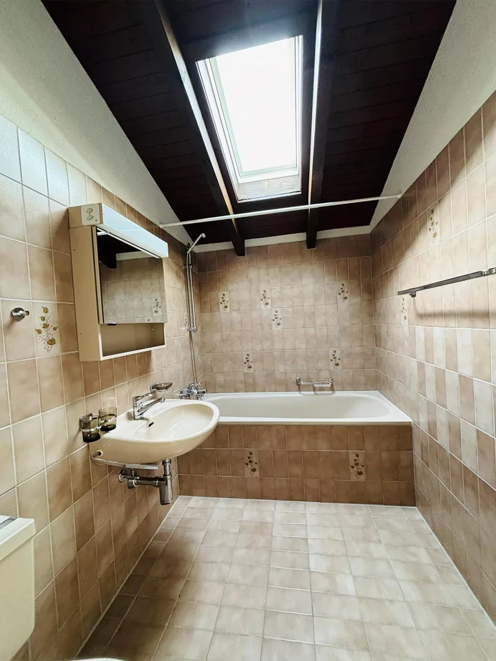 helle 2-Zimmer Dachwohnung in Unterägeri