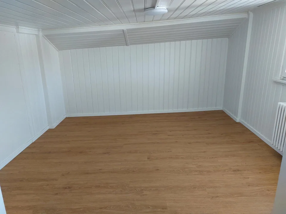 Renovierte 2.5 Zimmer Dachwohnung in der Altstadt zu vermieten