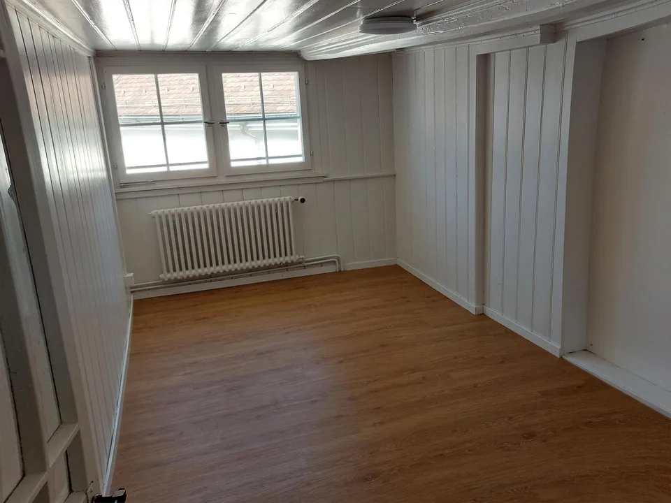 Renovierte 2.5 Zimmer Dachwohnung in der Altstadt zu vermieten – photo 6 sur 7