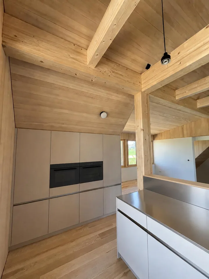 Einzigartige Attikawohnung mit eigenem Eingang und 180 m² Garten