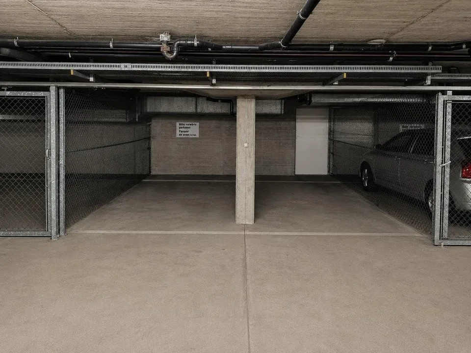 Geschützter Garagenplatz in Einstellhalle