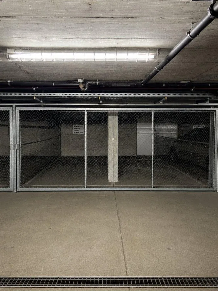 Geschützter Garagenplatz in Einstellhalle
