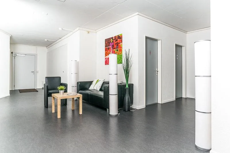 Büro-/ Praxisräumlichkeiten nur 10 Gehminuten vom Bahnhof!