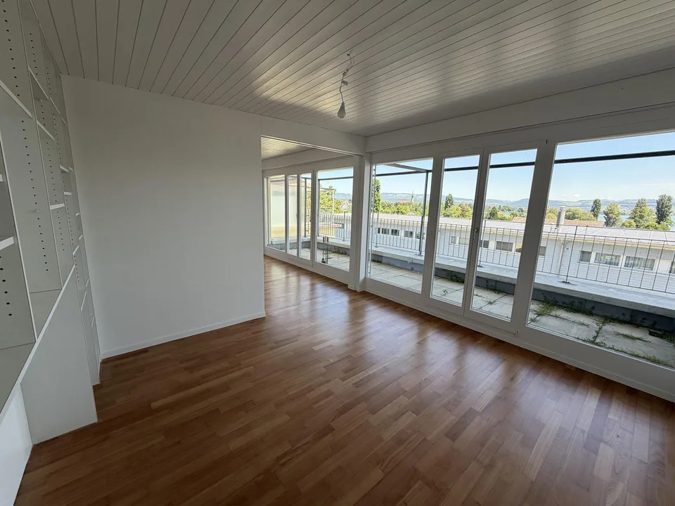2.5 Zimmer-Dachwohnung mit Weitsicht auf den Zugersee