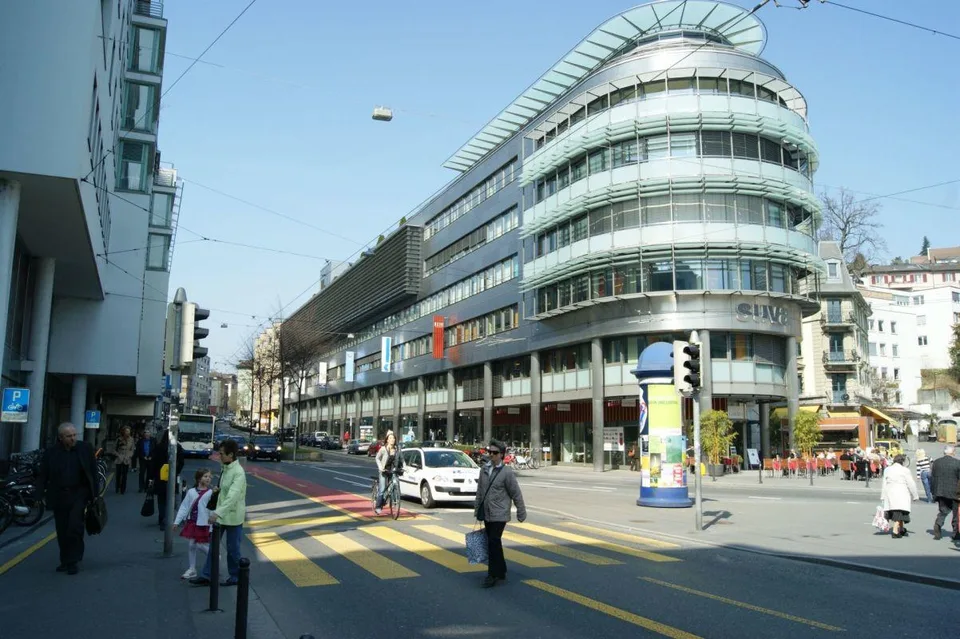 Auto- und Motorradeinstellplatz am Löwenplatz!