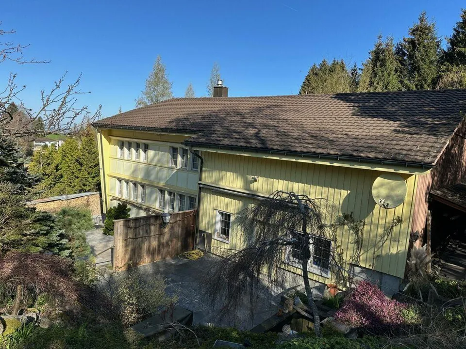 Grosszügiges Einfamilienhaus mit Gartenparadies, Sauna & Schwimmteich