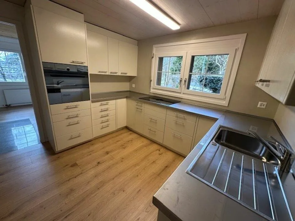 Grosszügiges Einfamilienhaus mit Gartenparadies, Sauna & Schwimmteich