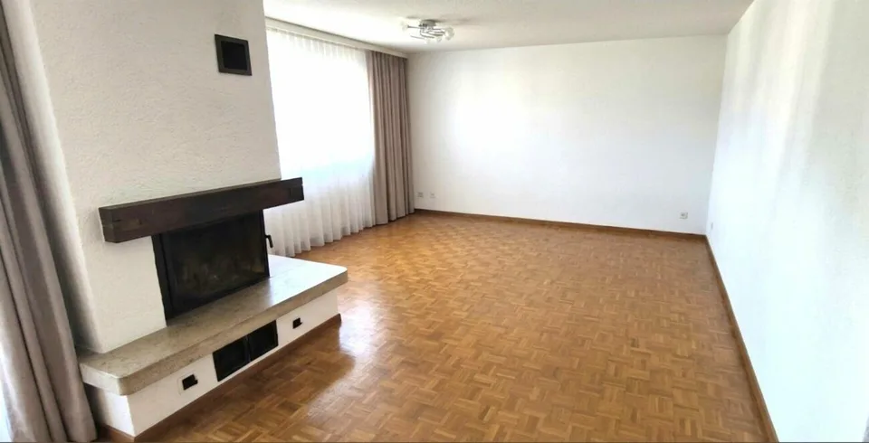 Grosszügige 4.5 Zimmerwohnung an ruhiger Lage