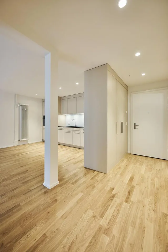 Moderne 2.5-Zimmerwohnung im Erdgeschoss mit Terasse