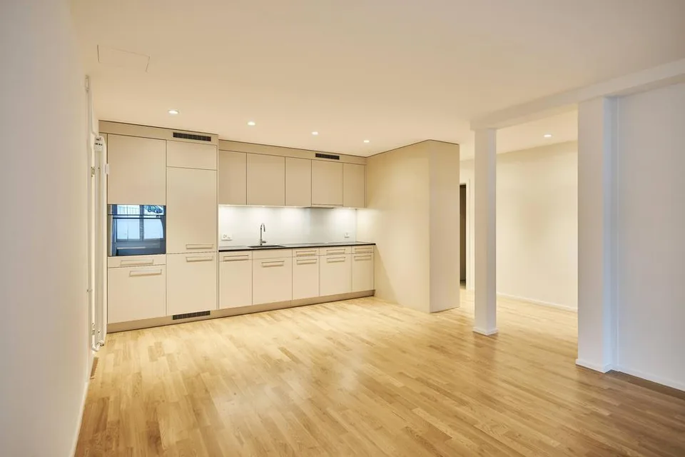 Moderne 2.5-Zimmerwohnung im Erdgeschoss mit Terasse