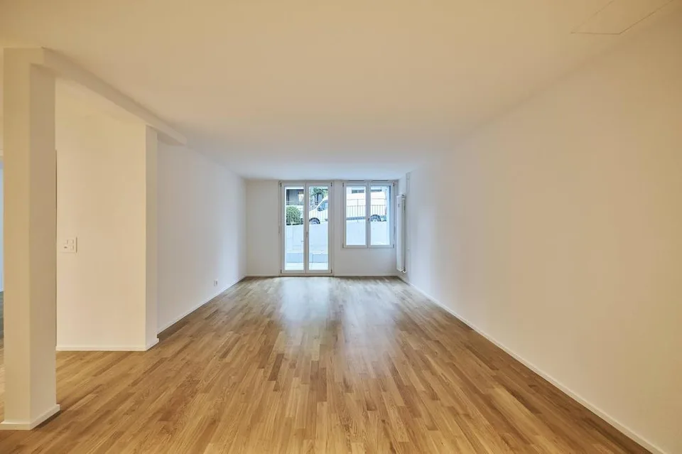 Moderne 2.5-Zimmerwohnung im Erdgeschoss mit Terasse