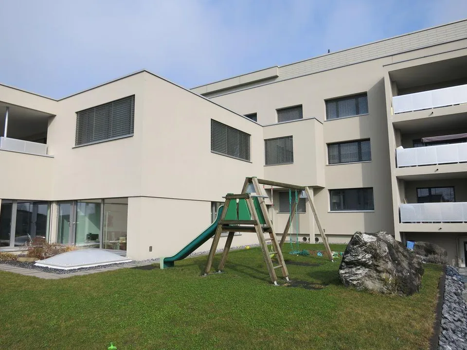 Moderne 5 ½ Zimmerwohnung Hochparterre