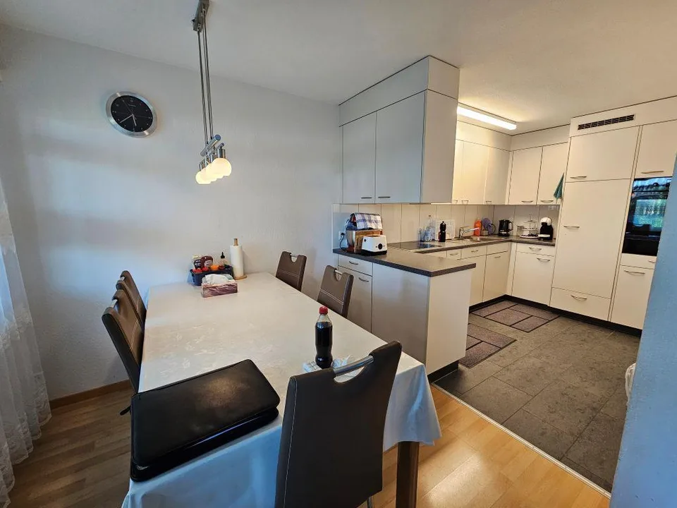 Moderne 5 ½ Zimmerwohnung Hochparterre