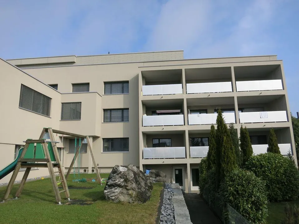 Moderne 5 ½ Zimmerwohnung Hochparterre