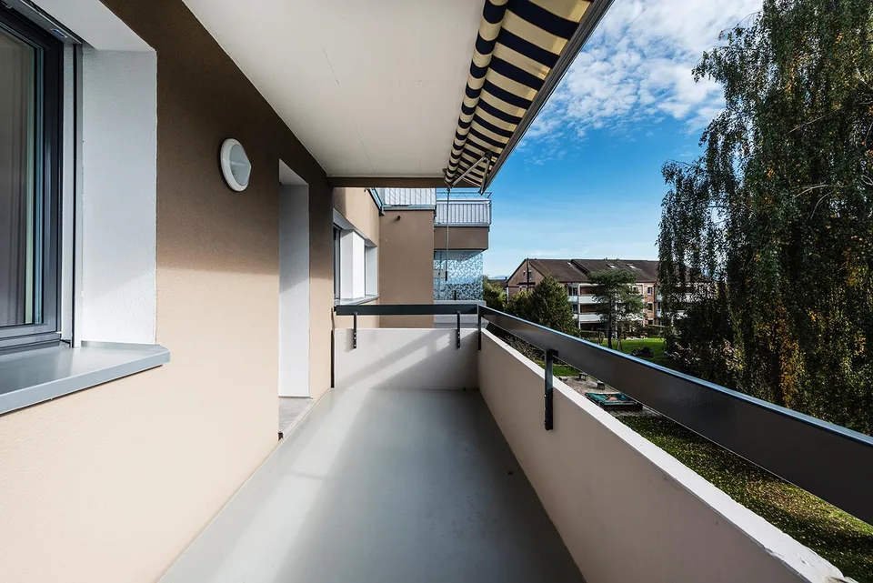 Topmoderne, helle 3.5-Zi-Wohnung mit Tresenküche und: Säntisblick – Foto 6 von 11