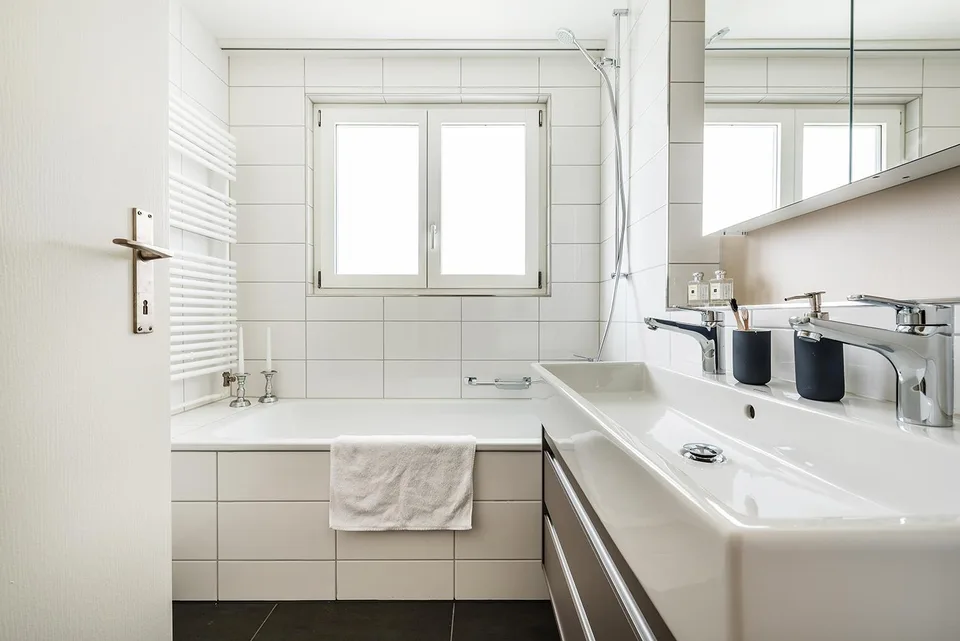 Topmoderne, energetisch sanierte 3.5-Zi-Wohnung mit Tresenküche