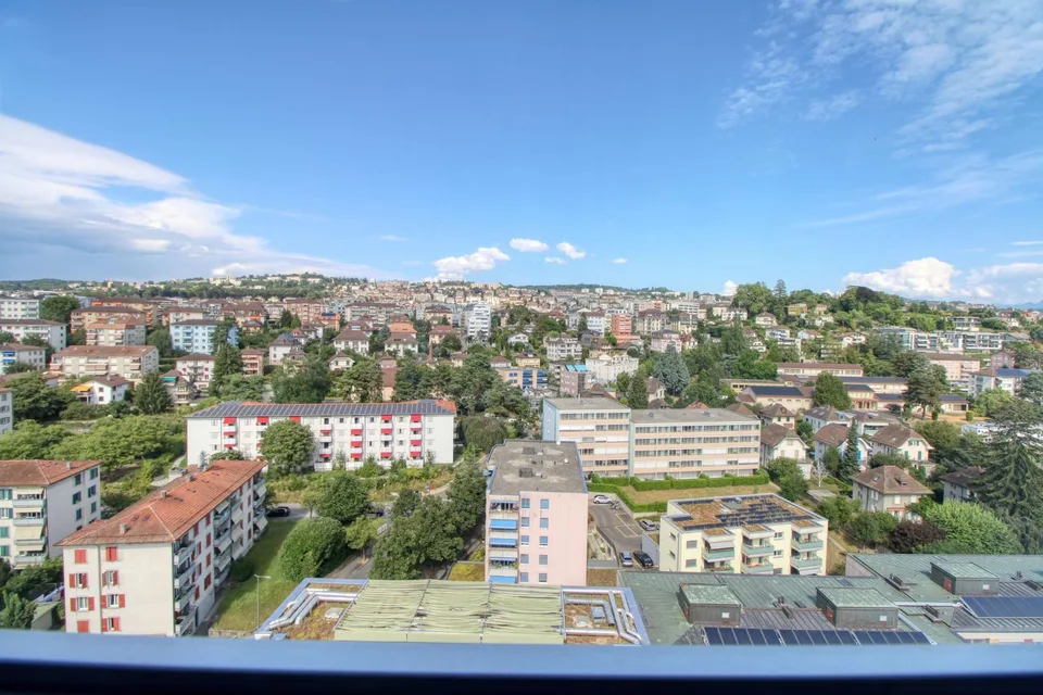 Elegant Coliving with Stunning Lake and Mountain Views