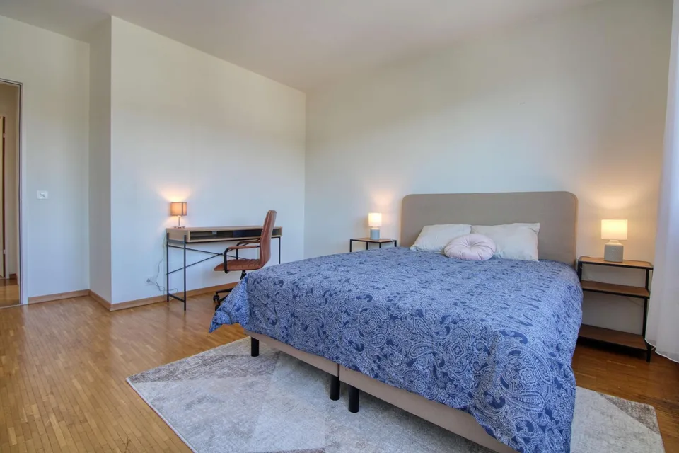 Elegant Coliving with Stunning Lake and Mountain Views