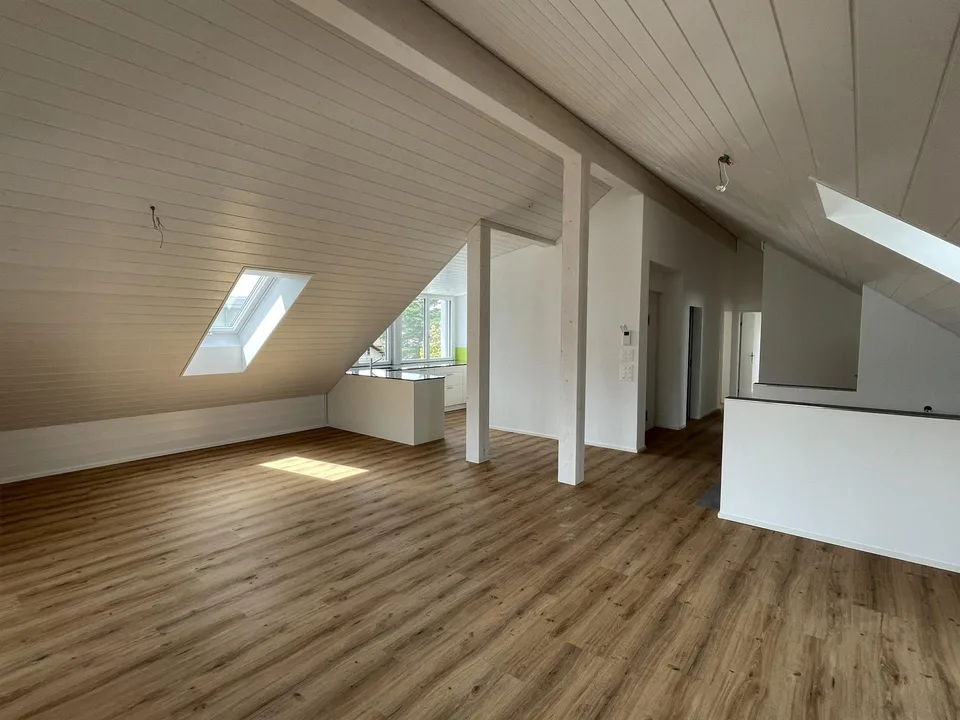 Exclusive 3.5-room attic apartment with direct elevator access