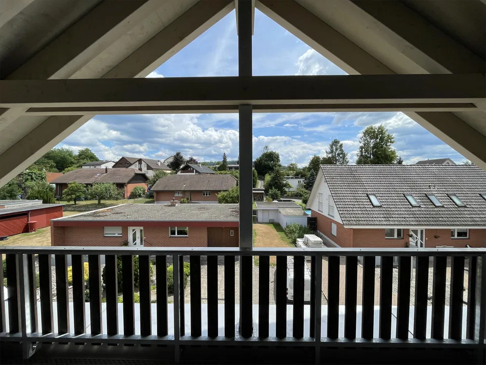 Exclusive 3.5-room attic apartment with direct elevator access