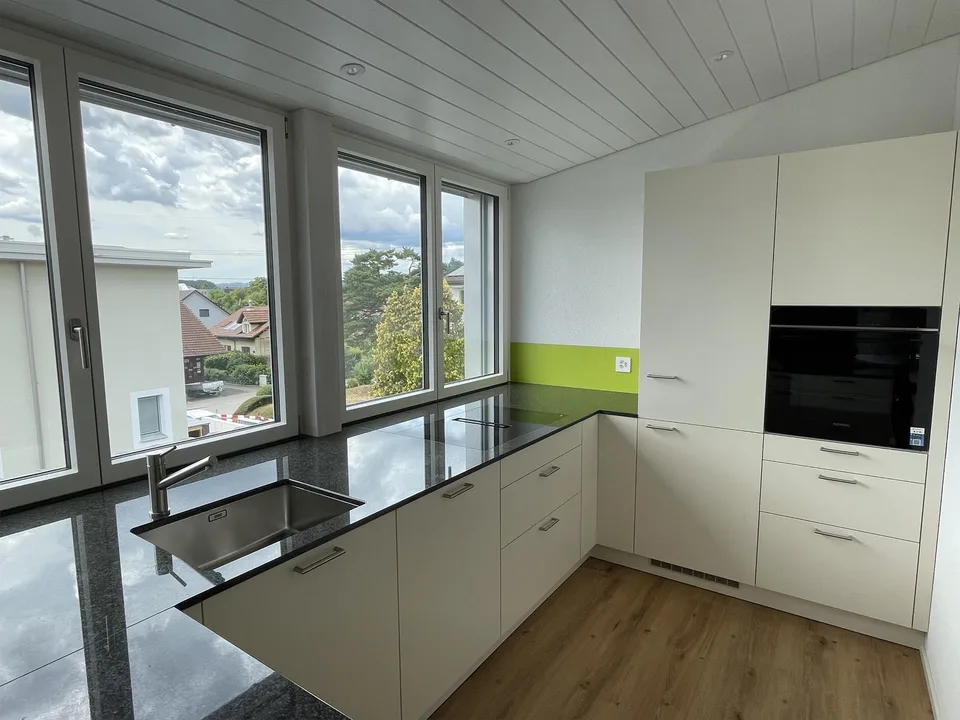 Exclusive 3.5-room attic apartment with direct elevator access