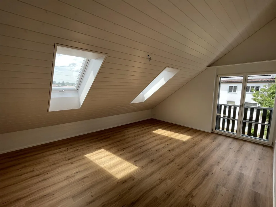 Exclusive 3.5-room attic apartment with direct elevator access