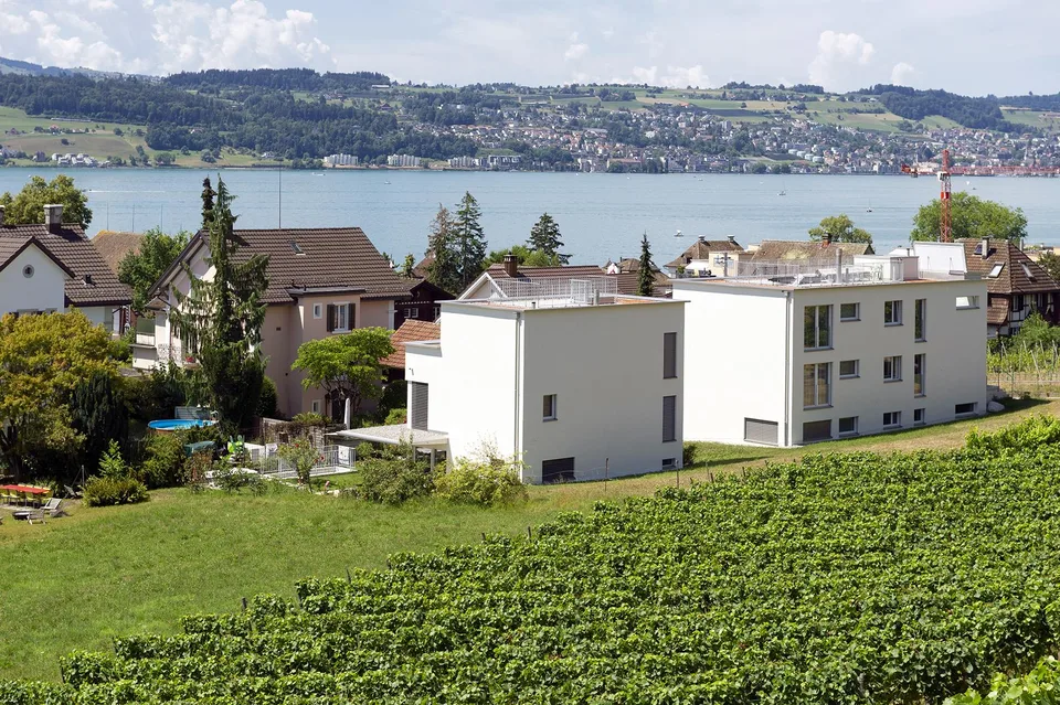 schön gelegen in den Weinbergen von Stäfa