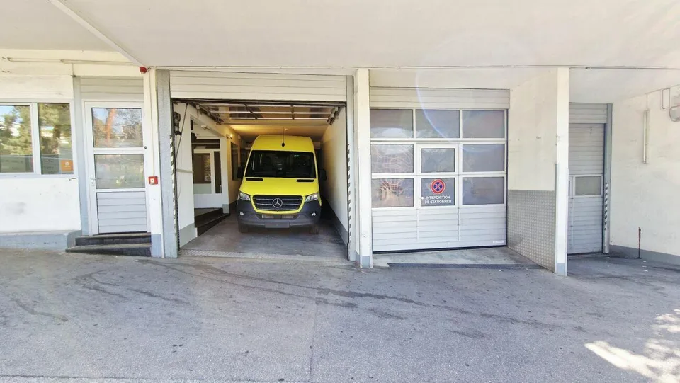 Espace commercial avec accès voiture de plain-pied dans la zone du ...
